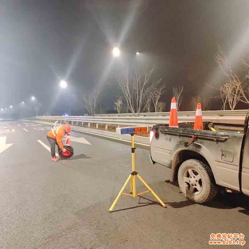 移动式太阳能警示灯